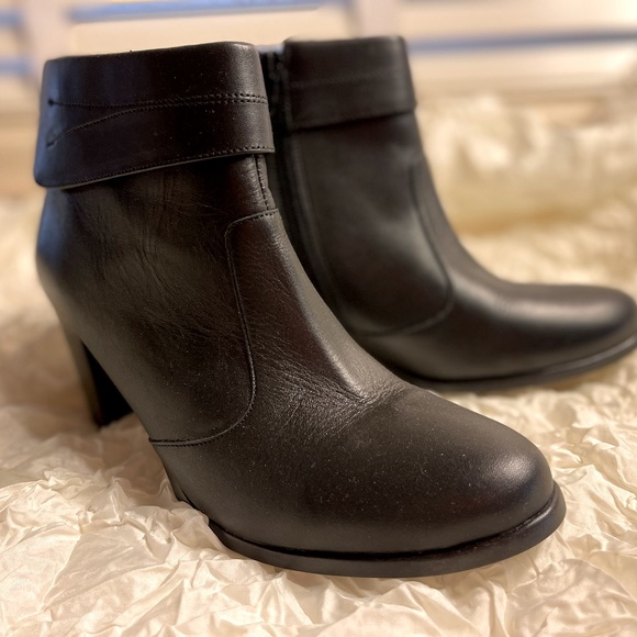 Confortisimo black leather cuffed ankle boots.  NWT size 39 - Picture 2 of 9